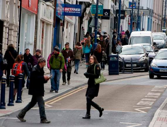 Senedd pushes ahead with plans to cut business rate relief