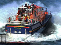 Tenby’s lifeboat crew assists paddleboarders in difficulty