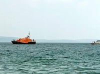 Lifeboat assists speedboat that suffers engine failure near Caldey