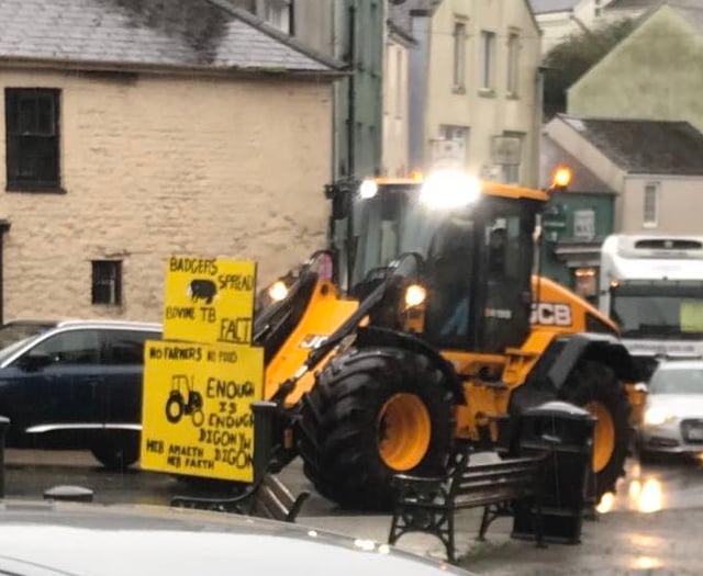 Carmarthen commotion as farmers fill streets in protest